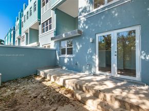 854 SE 12 ct 8, Fort Lauderdale FL 33316