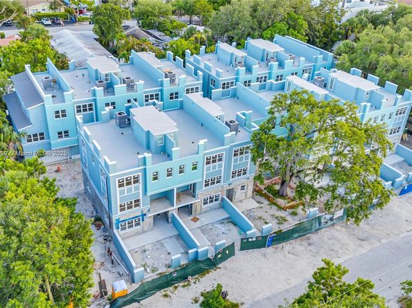 854 SE 12 ct 8, Fort Lauderdale FL 33316