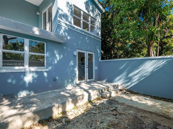 854 SE 12 ct 8, Fort Lauderdale FL 33316