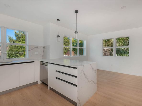 854 SE 12 ct 8, Fort Lauderdale FL 33316