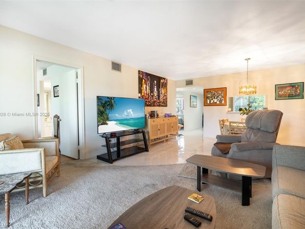 1101 SW 128th Ter 209C, Pembroke Pines FL 33027