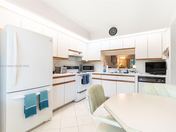 1101 SW 128th Ter 209C, Pembroke Pines FL 33027