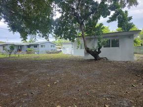 2530 NW 111th St, Miami FL 33167