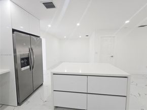 2530 NW 111th St, Miami FL 33167