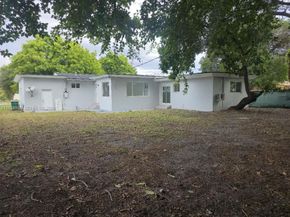 2530 NW 111th St, Miami FL 33167