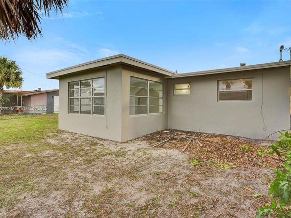 1215 NW 31st Way, Lauderhill FL 33311