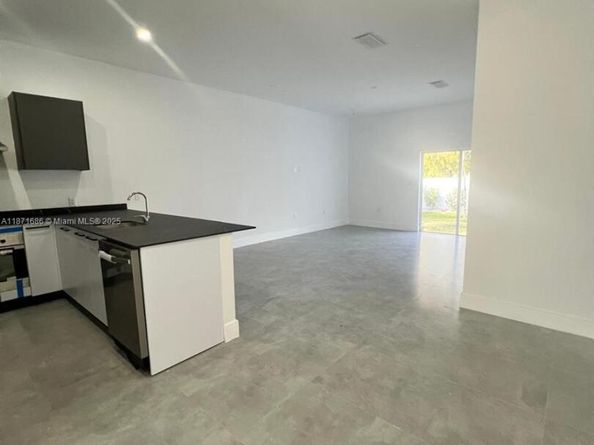 2421 NW 23rd Ln, Fort Lauderdale FL 33311