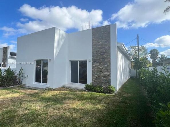 2421 NW 23rd Ln, Fort Lauderdale FL 33311