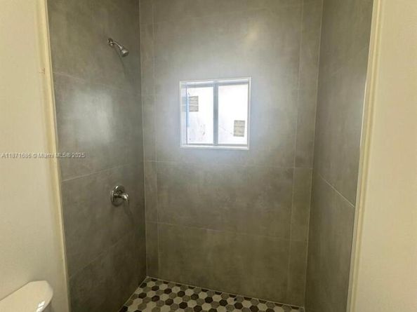 2421 NW 23rd Ln, Fort Lauderdale FL 33311
