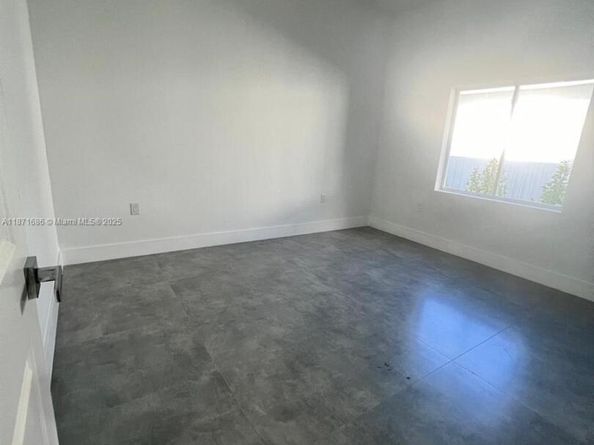 2421 NW 23rd Ln, Fort Lauderdale FL 33311
