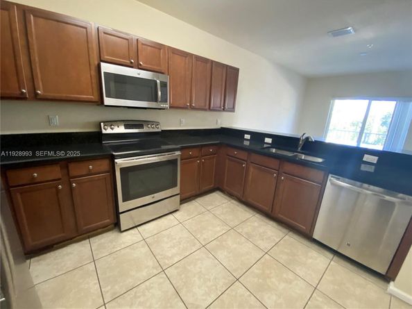 8800 NW 97th Ave 206, Doral FL 33178