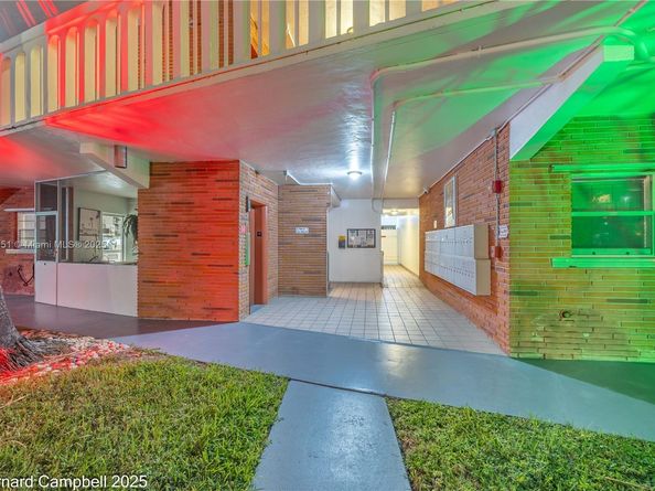 161 NE 10th Ave 15A, Hallandale Beach FL 33009