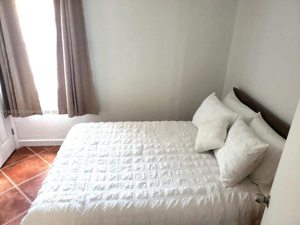 635 SW 64th Ct, Miami FL 33144