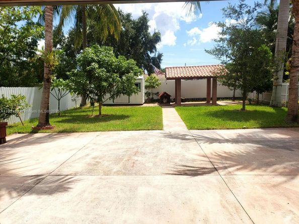 635 SW 64th Ct, Miami FL 33144