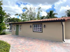 635 SW 64th Ct, Miami FL 33144