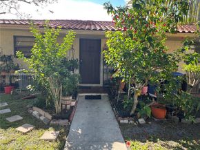 13942 NE 4th Ave B B, Miami FL 33161