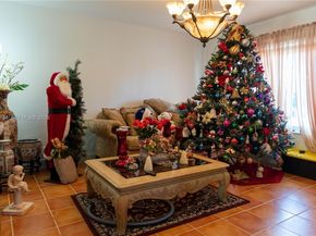 611 74th St, Miami Beach FL 33141