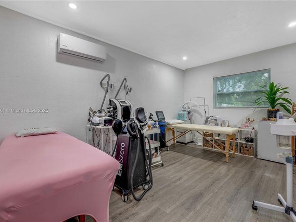 5712 Monroe St, Hollywood FL 33023