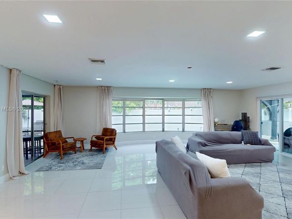 2121 NE 62nd St, Fort Lauderdale FL 33308