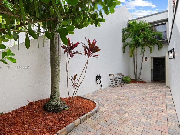 361 Fern Dr 73, Weston FL 33326