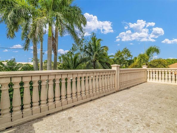 15974 SW 16th St, Pembroke Pines FL 33027