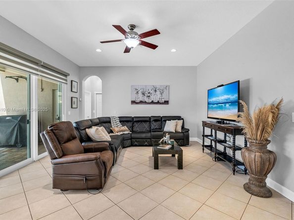 15974 SW 16th St, Pembroke Pines FL 33027