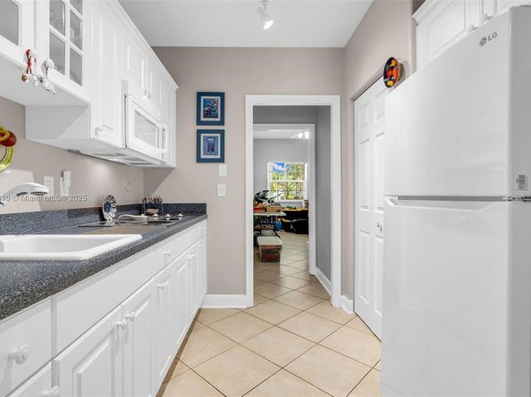 15974 SW 16th St, Pembroke Pines FL 33027