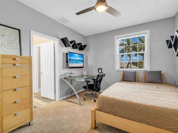 15974 SW 16th St, Pembroke Pines FL 33027