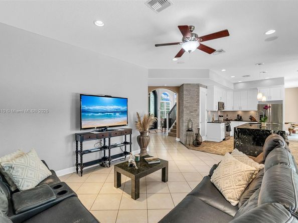 15974 SW 16th St, Pembroke Pines FL 33027