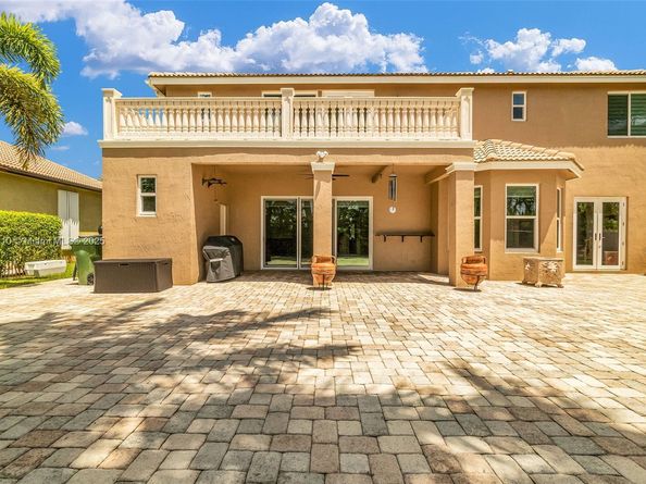 15974 SW 16th St, Pembroke Pines FL 33027