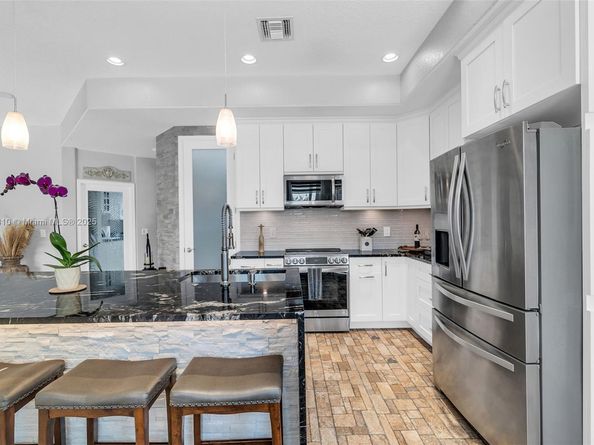 15974 SW 16th St, Pembroke Pines FL 33027