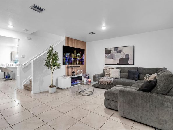 533 NE 5 Pl, Homestead FL 33034