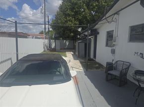 9725 SW 15th St, Miami FL 33174