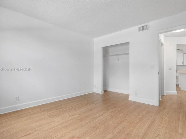 8721 Wiles Rd 105, Coral Springs FL 33067