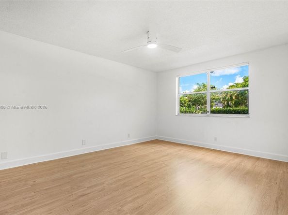 8721 Wiles Rd 105, Coral Springs FL 33067