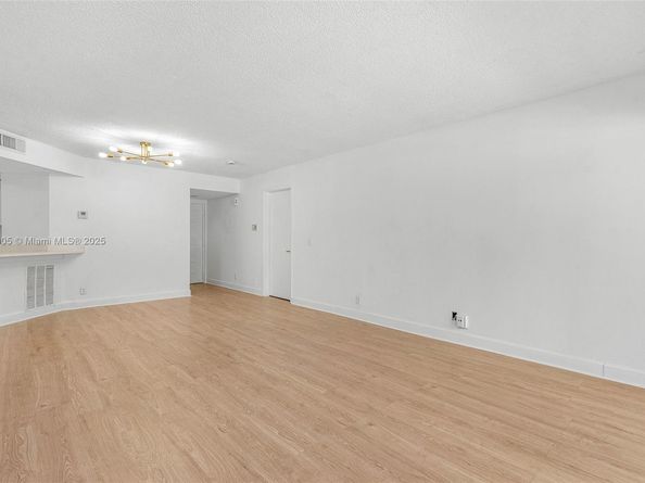 8721 Wiles Rd 105, Coral Springs FL 33067