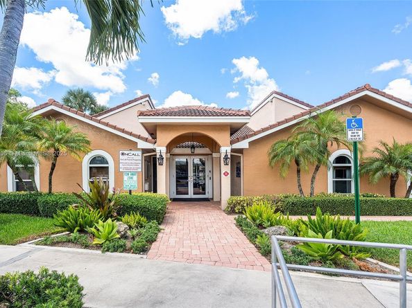 8721 Wiles Rd 105, Coral Springs FL 33067