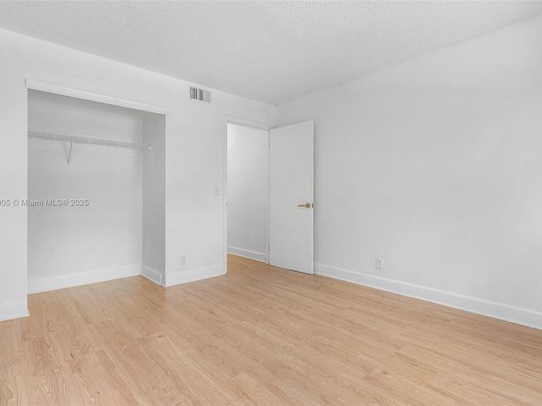 8721 Wiles Rd 105, Coral Springs FL 33067