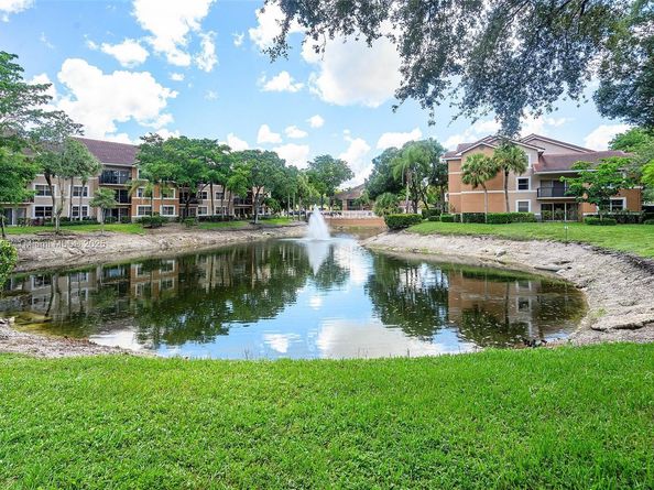 8721 Wiles Rd 105, Coral Springs FL 33067