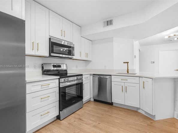 8721 Wiles Rd 105, Coral Springs FL 33067