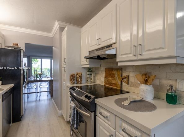 250 Jacaranda Dr 506, Plantation FL 33324