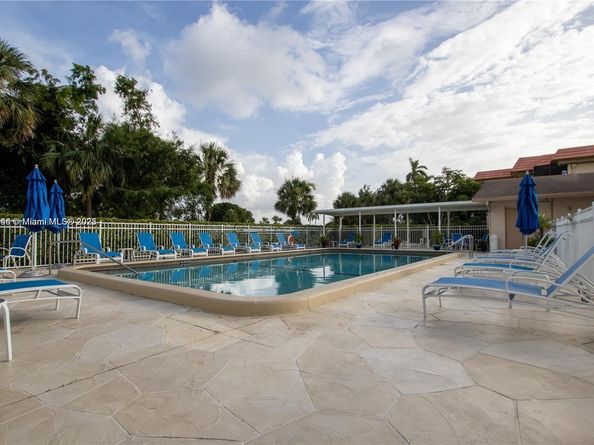 250 Jacaranda Dr 506, Plantation FL 33324