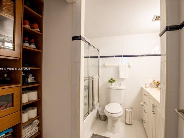 250 Jacaranda Dr 506, Plantation FL 33324