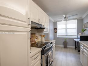 250 Jacaranda Dr 506, Plantation FL 33324