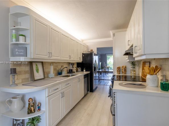 250 Jacaranda Dr 506, Plantation FL 33324