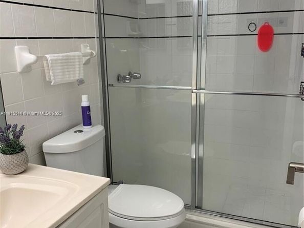 250 Jacaranda Dr 506, Plantation FL 33324