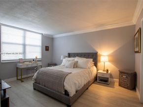 250 Jacaranda Dr 506, Plantation FL 33324