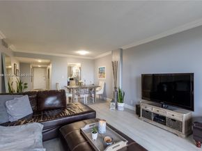 250 Jacaranda Dr 506, Plantation FL 33324