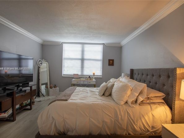 250 Jacaranda Dr 506, Plantation FL 33324