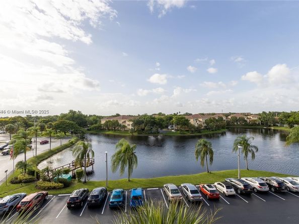 250 Jacaranda Dr 506, Plantation FL 33324